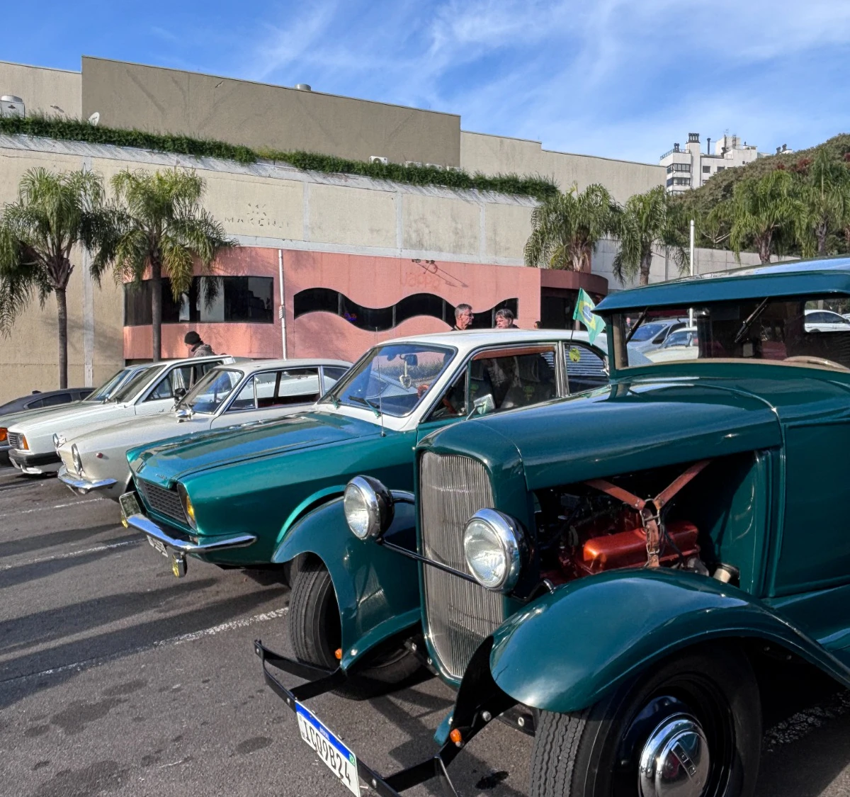 Domingo tem carros antigos e xadrez no Shopping TOTAL