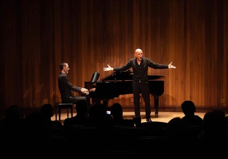 Barítono espanhol Luis Llaneza se une ao pianista brasileiro Daniel Grajew em recital no Instituto Ling