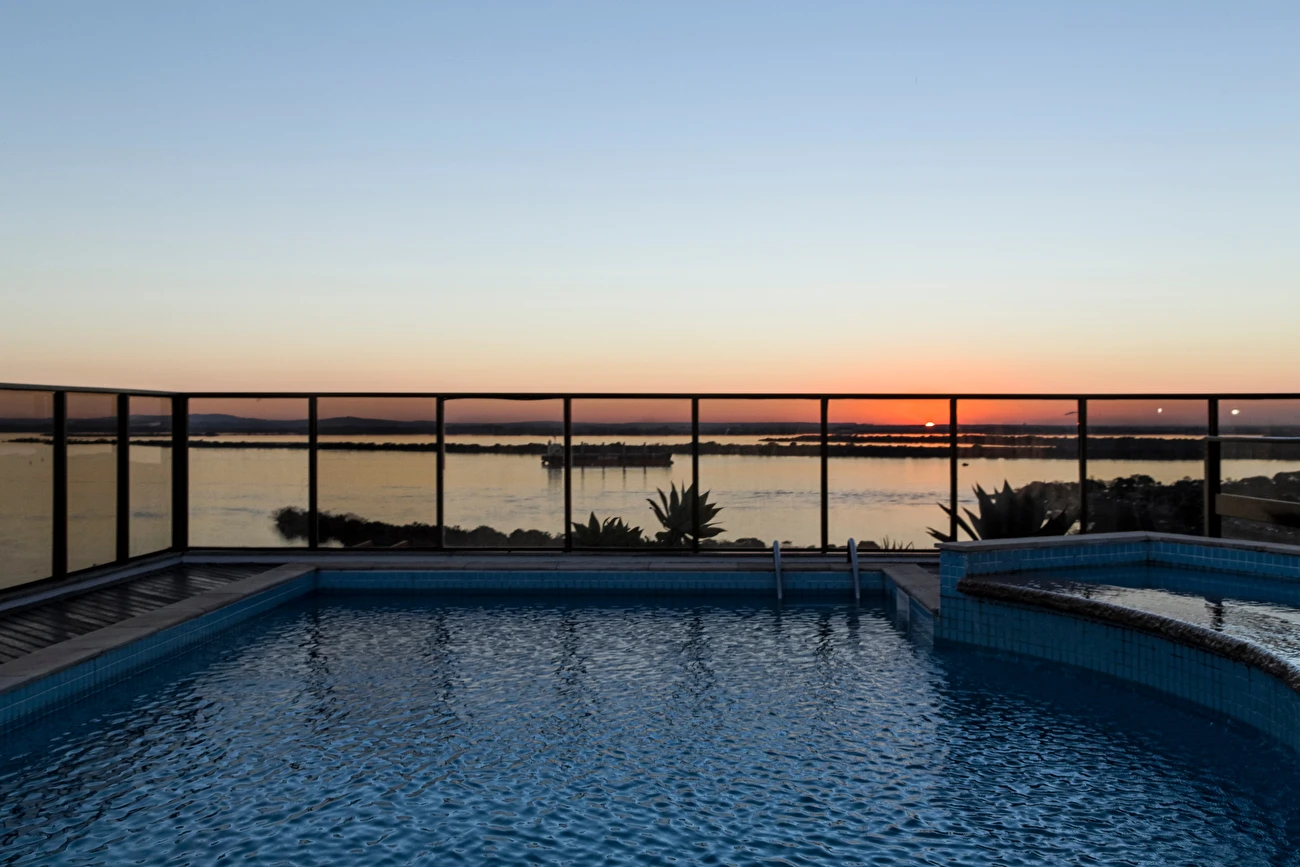 HOTEL INTERCITY PRAIA DE BELAS